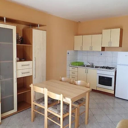 Felicce Apartman Banjol